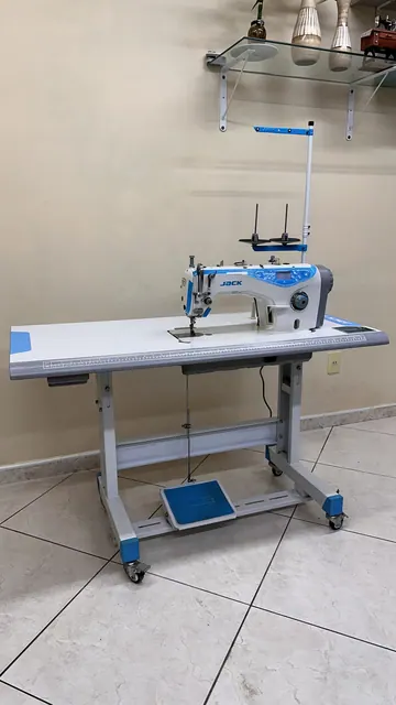 Máquina de costura Jack A5 Eletrônica em foto real