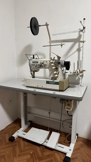 Máquina de costura Siruba F007J Reforço Tipo Y em foto real